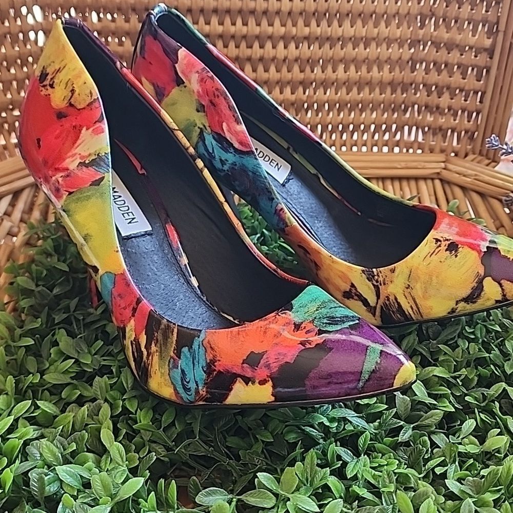 Steve Madden Gallery 6.5 Floral  4 1/2" Heels - Picture 13 of 17